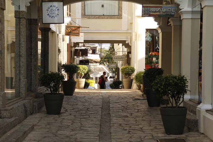 Búzios Full day: Boat and Trolley Tour with Lunch from Cabo Frio