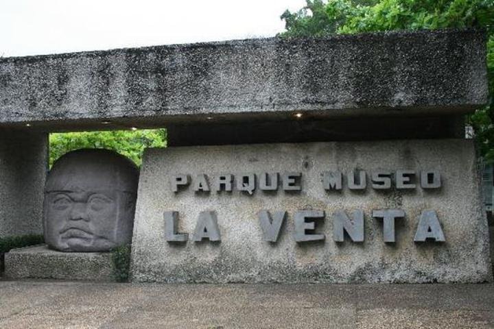 Villahermosa city tour with La Venta Museum and Yumká zoo