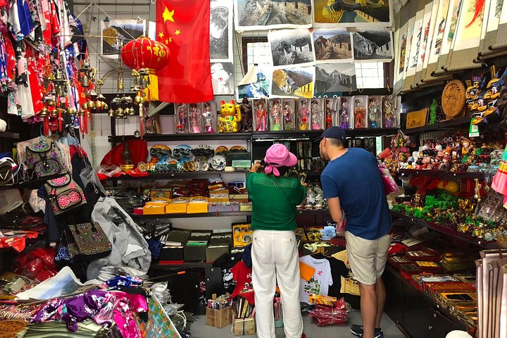 All Inclusive Great Wall Tour with Silk Street Market Shopping Experience