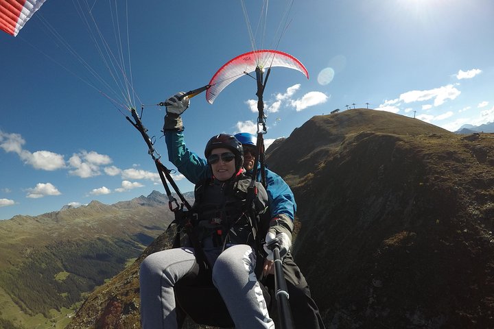 DAVOS: Paragliding For 2 Passengers - Together In The Air! (Video&Photos Incl.)