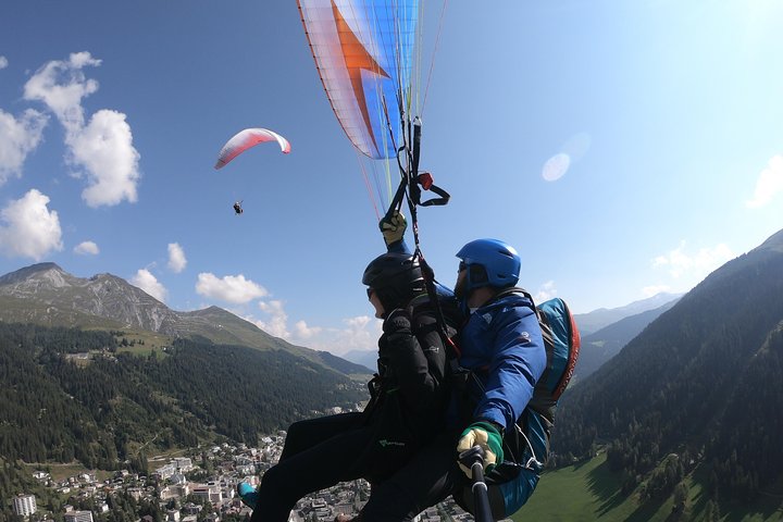 DAVOS: Paragliding For 2 Passengers - Together In The Air! (Video&Photos Incl.)