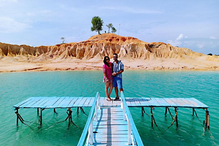Bintan Sand Dunes and Blue Lakes Half-Day Tour with Lunch