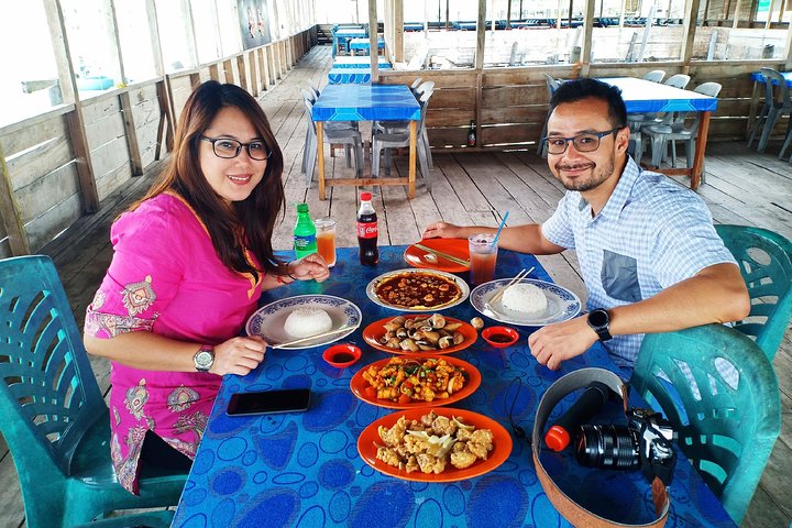 Bintan Sand Dunes and Blue Lakes Half-Day Tour with Lunch