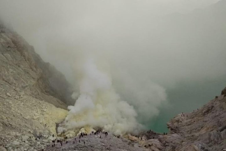 From Surabaya / Malang : Mt Bromo Sunrise - Ijen Blue Fire 2D1N