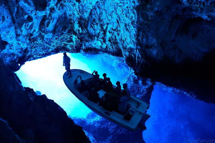 Blue Cave & Hvar, 5 Islands Speedboat with Luxury Seats in Shade