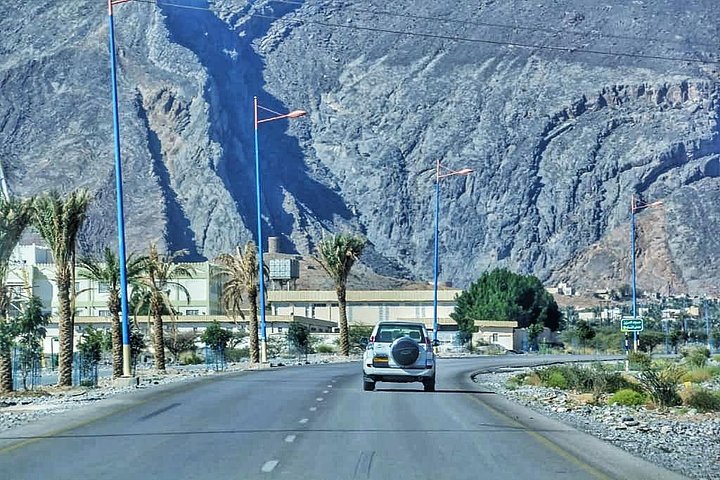 Nizwa and Oman's Grand Canyon: Full-Day Adventure