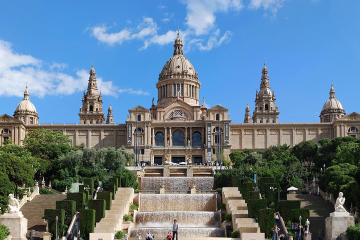 Barcelona in 1 Day: Sagrada Familia, Park Guell,Old Town & Pickup