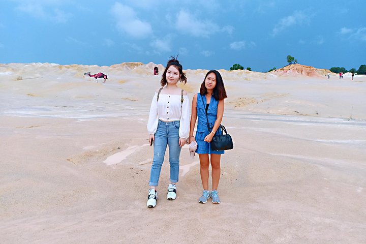 Bintan Sand Dunes and Blue Lakes Half-Day Tour with Lunch