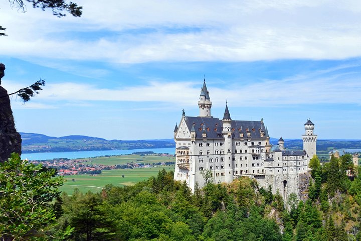 VIP Daytrip Neuschwanstein, Linderhof and Grotto from Munich