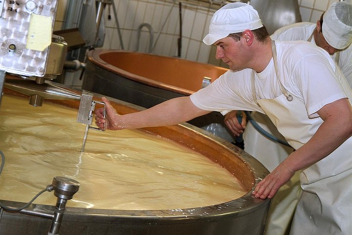 (KTL352) - Gruyeres Day Trip with Chocolate Factory from Lausanne