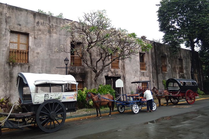 Manila Old and New: Sightseeing Tour Including Intramuros and Fort Santiago