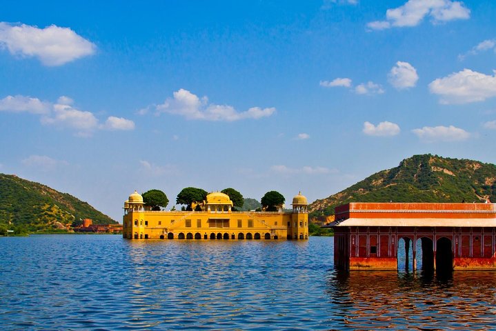 Jaipur: Private Full Day Jaipur City Tour with Pick-Up & Drop.