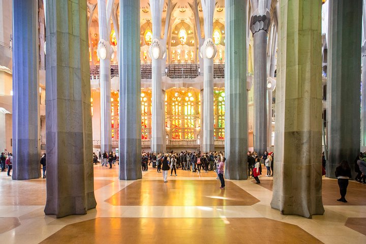 Sagrada Familia Fast Track Guided Tour with Towers Access