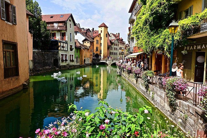 Annecy - Venice of the Alps - Tour from Geneva