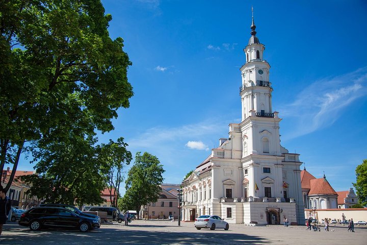 Vilnius-Riga Sightseeing Tour Bus