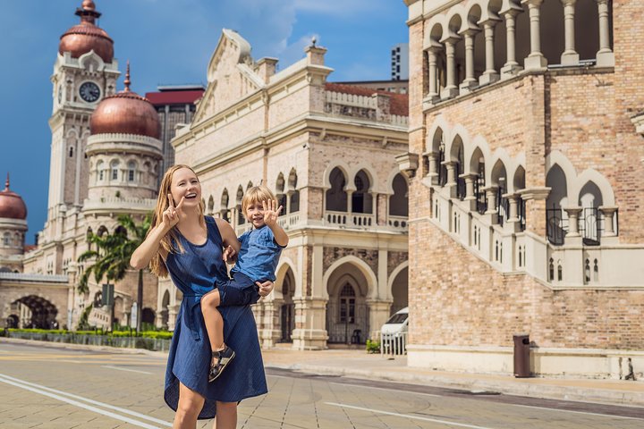 Private Tour Kuala Lumpur with Petronas Twin Towers Observation Deck & Batu Cave