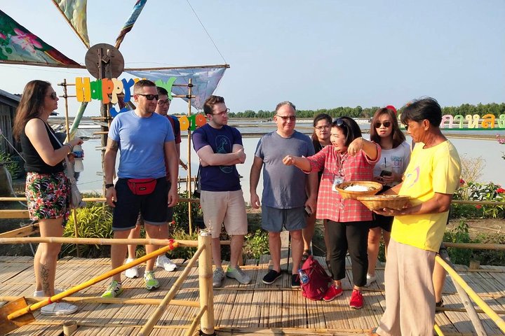 Half-Day Floating Market and Railway Market Tour from Bangkok