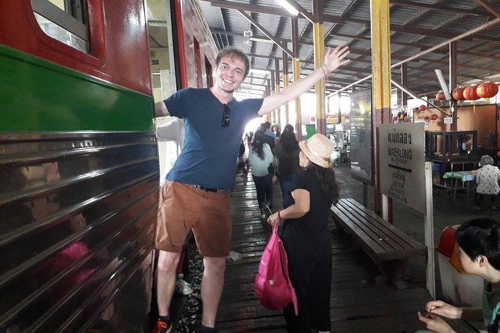 Half-Day Floating Market and Railway Market Tour from Bangkok