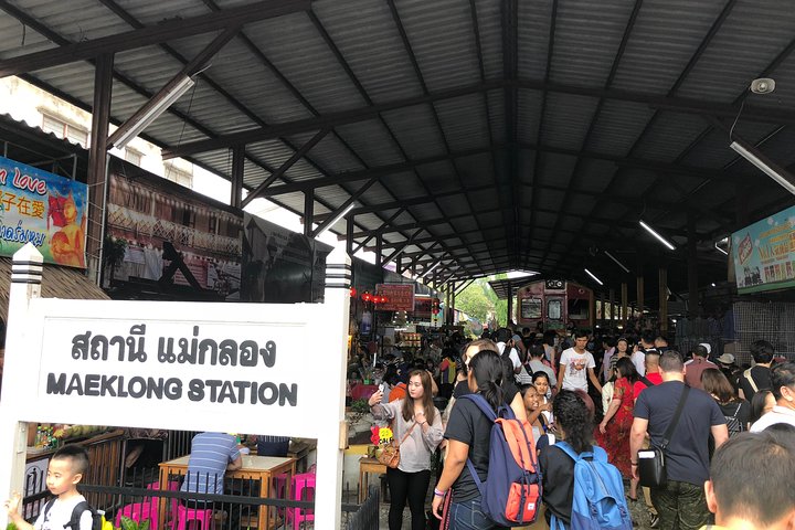 Half-Day Floating Market and Railway Market Tour from Bangkok