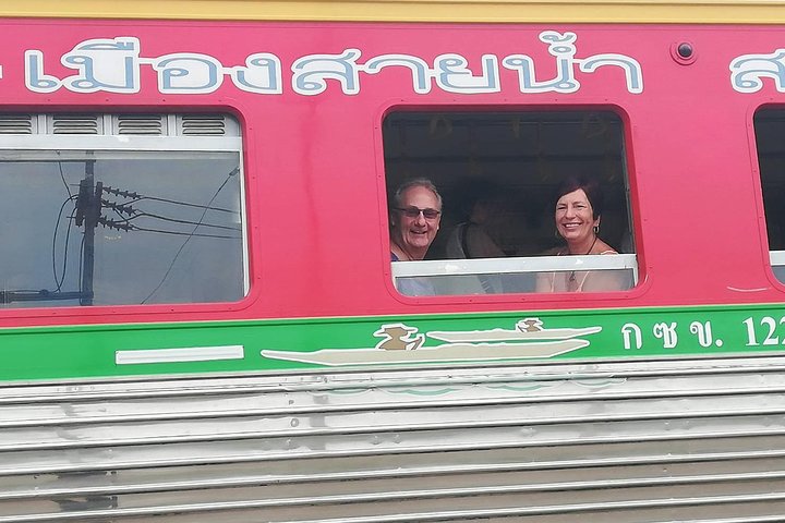 Half-Day Floating Market and Railway Market Tour from Bangkok