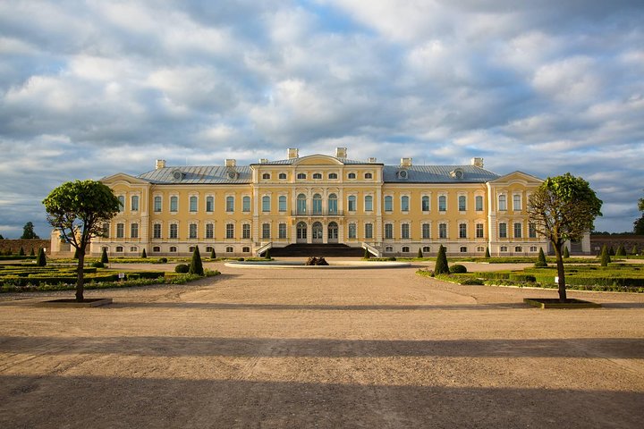 Vilnius-Riga Sightseeing Tour Bus