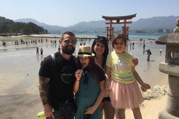Hiroshima & Miyajima in 1 Day: Private Tour, Licensed Guide