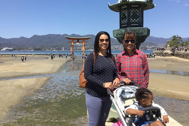Hiroshima & Miyajima in 1 Day: Private Tour, Licensed Guide
