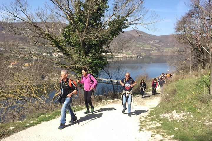 Hike Lake Castle and Good Food!