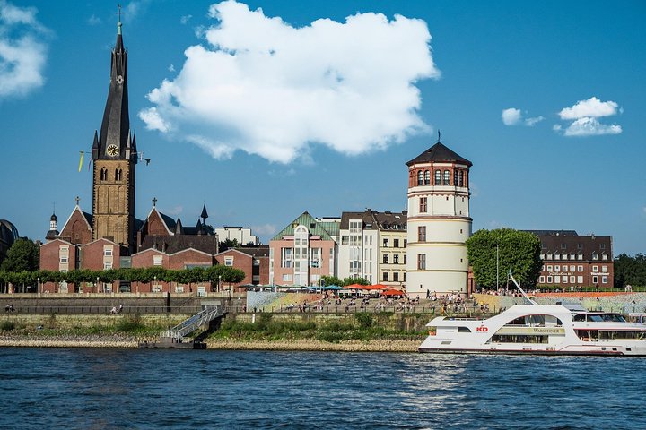 Explore Modern Dusseldorf-Iconic Architecture & Scenic Waterfront