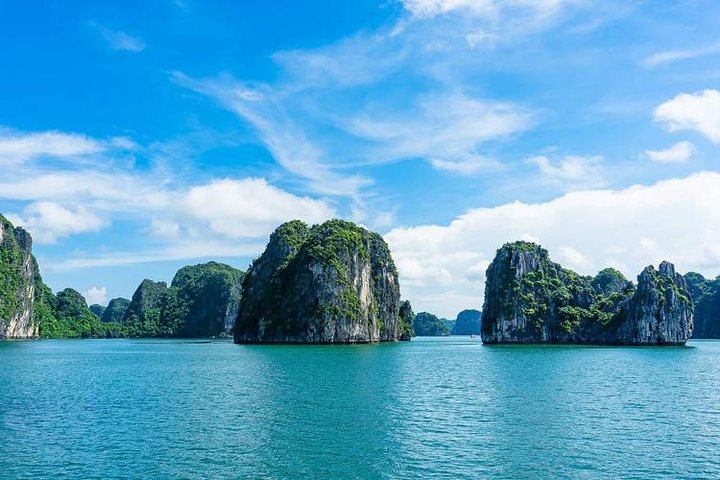 Halong Luxury Cruise Full Day Tour from Hanoi: All Inclusive
