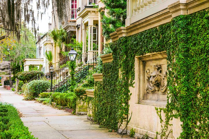 Savannah Land & Sea Combo: City Sightseeing Trolley Tour with Riverboat Cruise