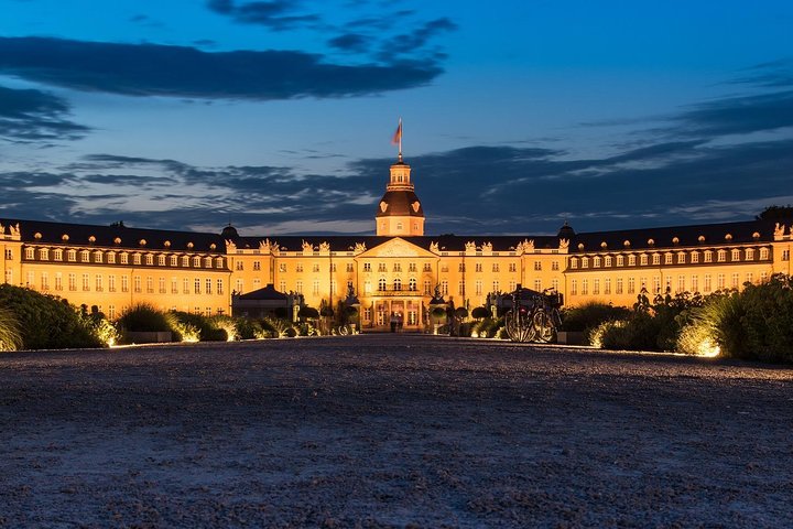 Karlsruhe Highlights: Palace, Squares & Cultural Landmarks