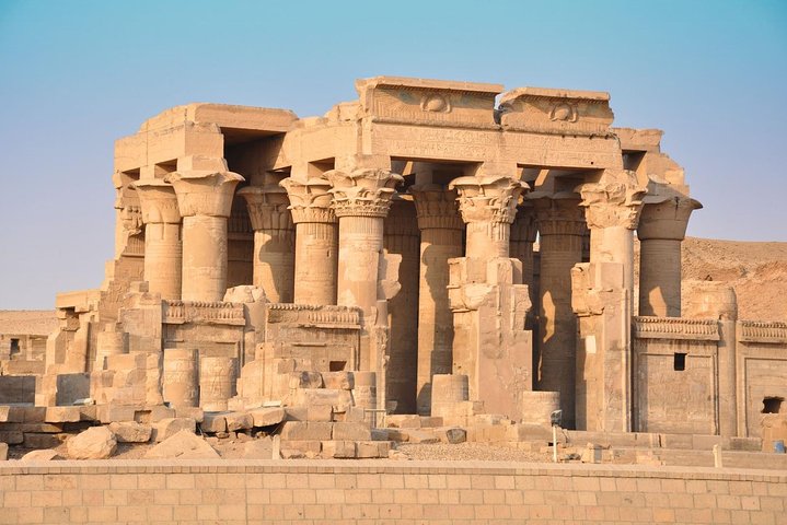 8-Day Private Tour Cairo, Aswan, Luxor and Nile Cruise Including Air Fare