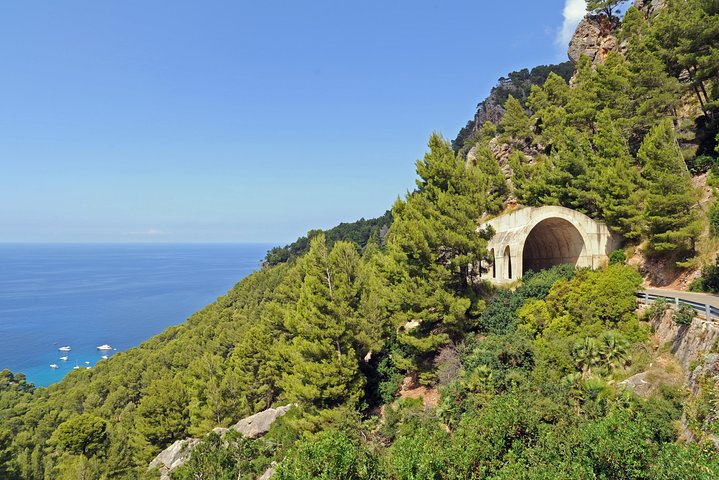 Explore Mallorca in Your Own Formula One Car