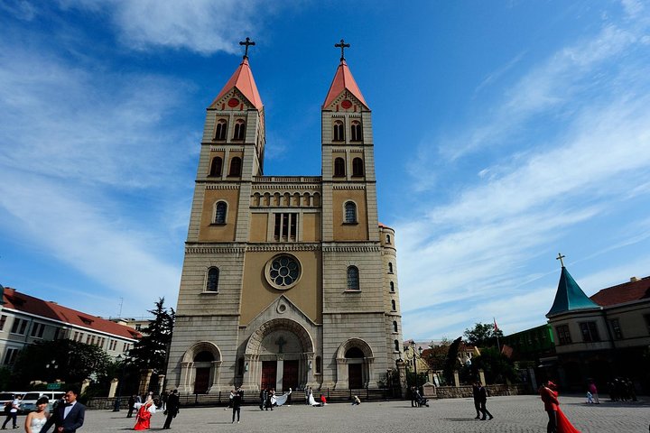 Private Qingdao Historic architectural day tour with Tsingdao beer during Lunch