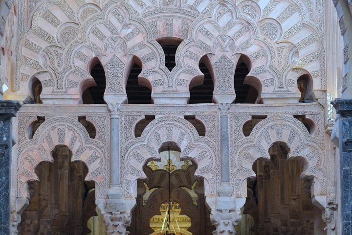 Mosque-Cathedral and Jewish Quarter guided tour