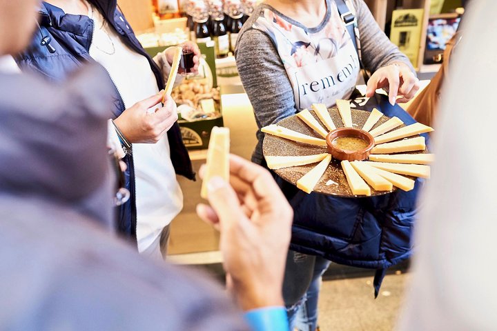 Rotterdam Walking Food Tour with Delicious Tastings