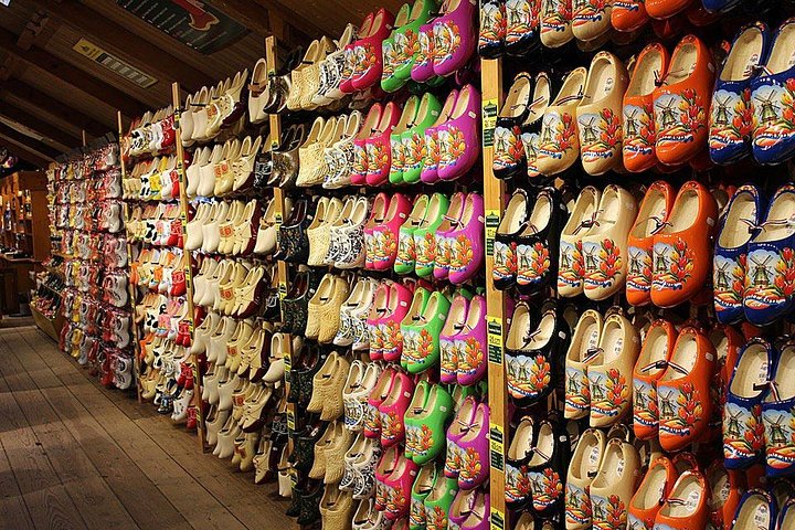 Private Zaanse Schans & Volendam Tour: Windmills, Cheese & Clogs