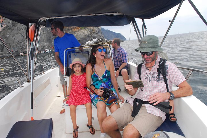 Cinque Terre Pesto Making Class, Boat Tour and Lunch