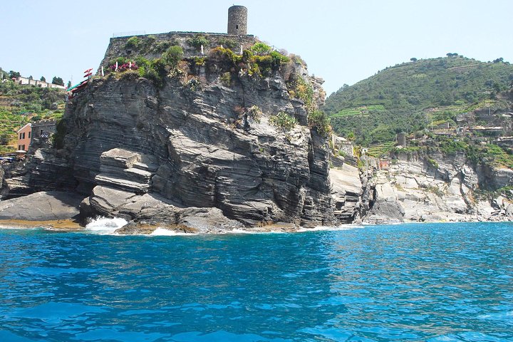 Cinque Terre Pesto Making Class, Boat Tour and Lunch