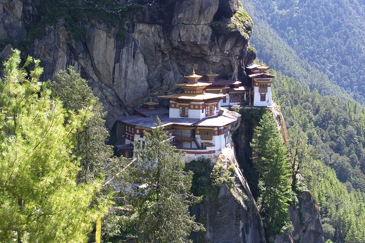 Scenic Bhutan Guided Multi-Day Tour with Airport Pickup