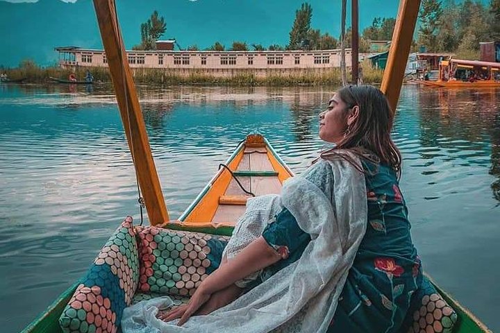 Kashmir Family Tour - 07 Days Includes Accommodation and Private Transport