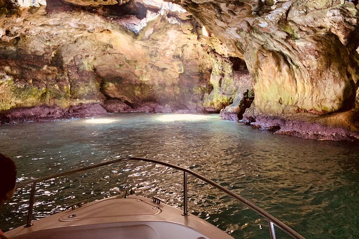 Boat tour of the Polignano a Mare caves with aperitif