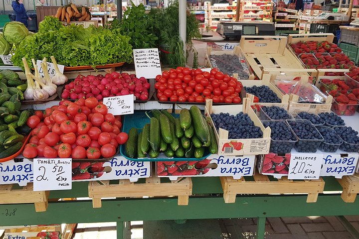 Latvian food tasting tour at Riga Central market (20 tastes)