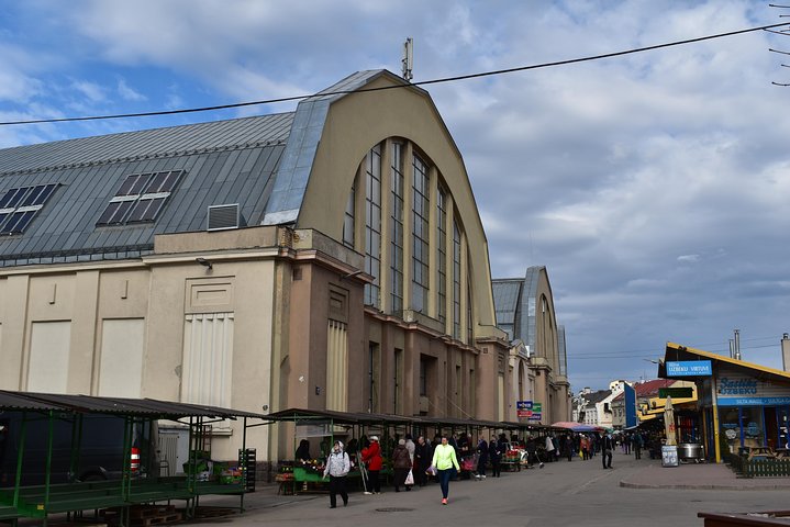Latvian food tasting tour at Riga Central market (20 tastes)