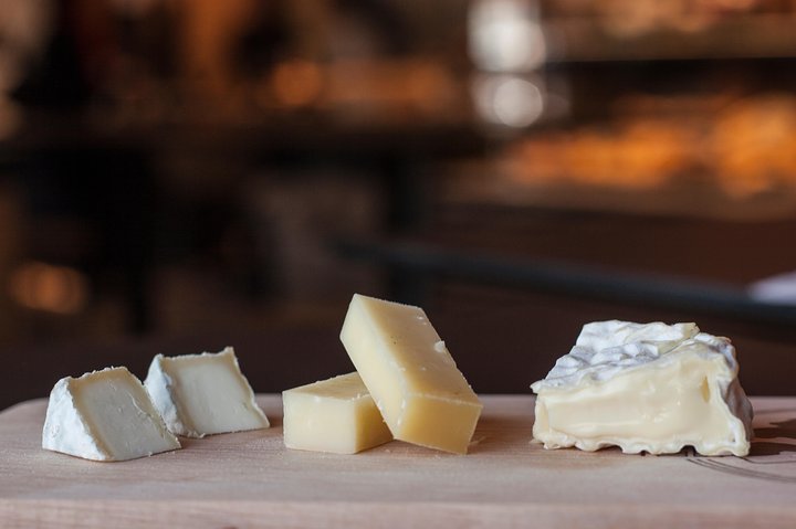 Lyon Old Town Food Tour with 5 Authentic Dishes & Fine Wine