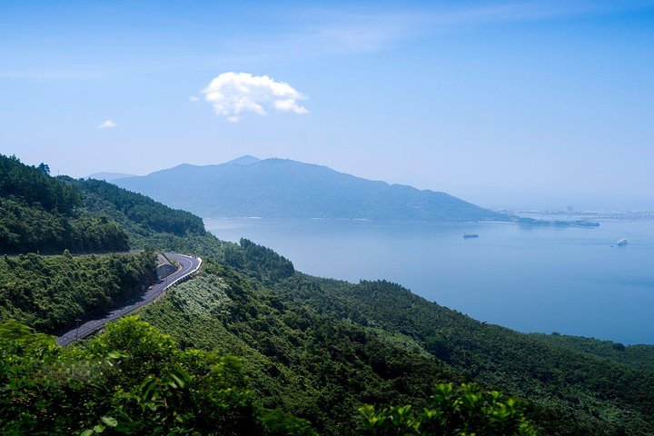 Scenic trip from Hue to Hoi An via Hai Van pass by car