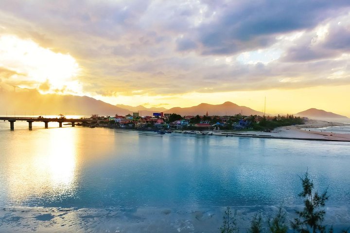 Scenic trip from Hue to Hoi An via Hai Van pass by car