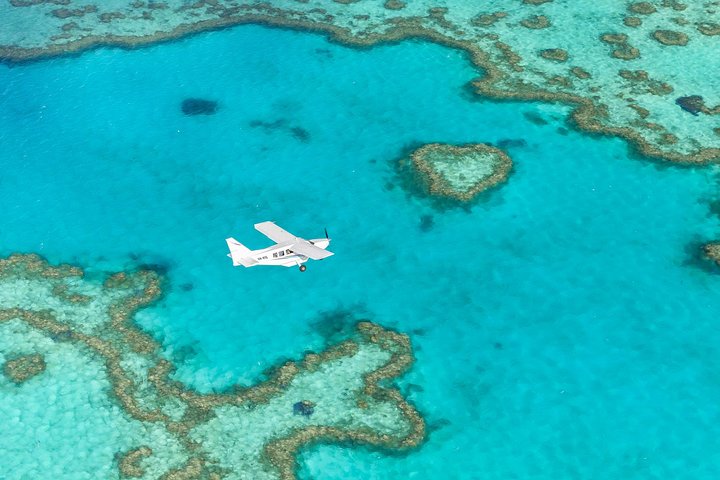 1hour Scenic Flight Heart Reef, Whitehaven Beach, Hill Inlet, GBR