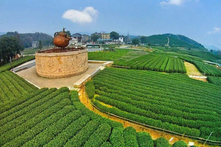 Best of Hangzhou: A Comprehensive Tour of the City's Top Sights